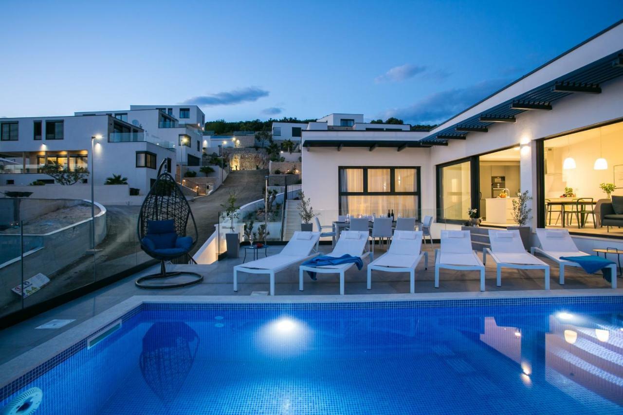 Holiday Home Olive Exclusive - 8 People, Heated Pool, Okrug Gornji, Sea View Trogir Ngoại thất bức ảnh
