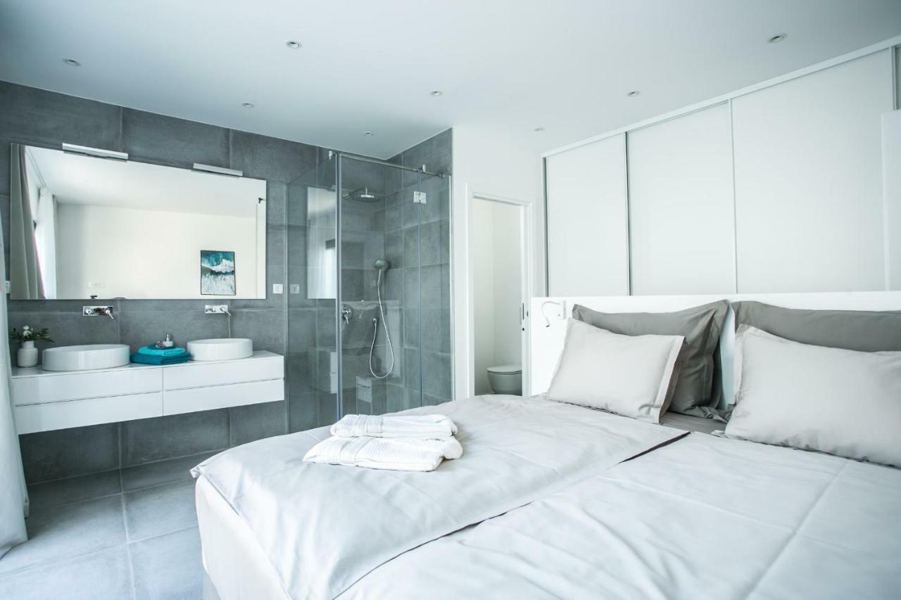 Holiday Home Olive Exclusive - 8 People, Heated Pool, Okrug Gornji, Sea View Trogir Ngoại thất bức ảnh