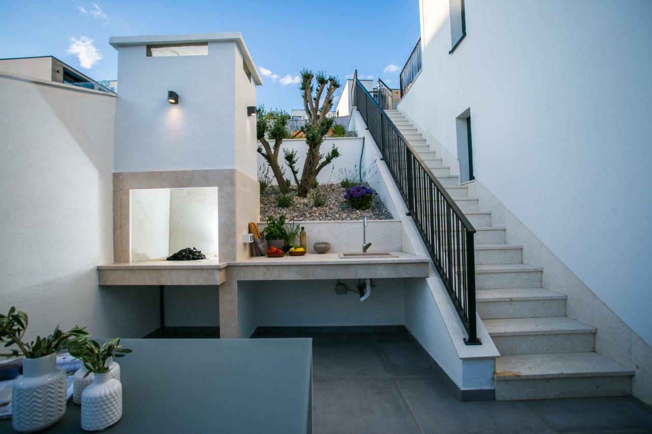 Holiday Home Olive Exclusive - 8 People, Heated Pool, Okrug Gornji, Sea View Trogir Ngoại thất bức ảnh