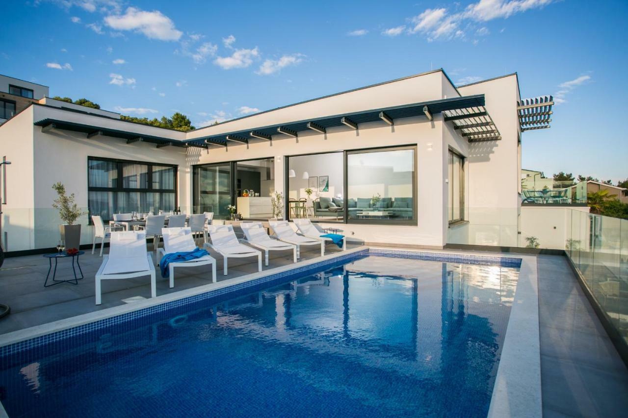 Holiday Home Olive Exclusive - 8 People, Heated Pool, Okrug Gornji, Sea View Trogir Ngoại thất bức ảnh