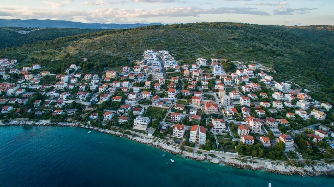 Holiday Home Olive Exclusive - 8 People, Heated Pool, Okrug Gornji, Sea View Trogir Ngoại thất bức ảnh