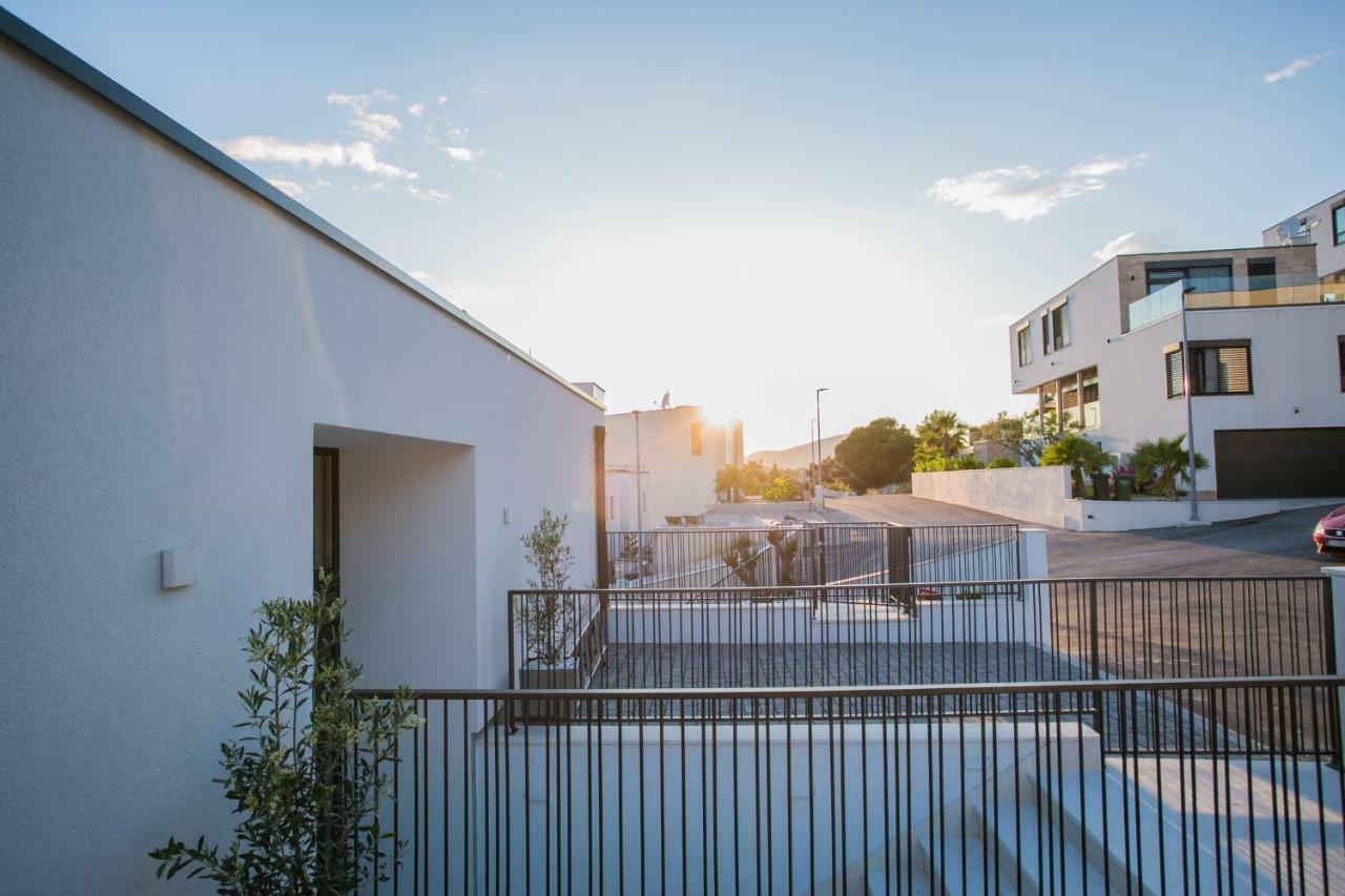Holiday Home Olive Exclusive - 8 People, Heated Pool, Okrug Gornji, Sea View Trogir Ngoại thất bức ảnh