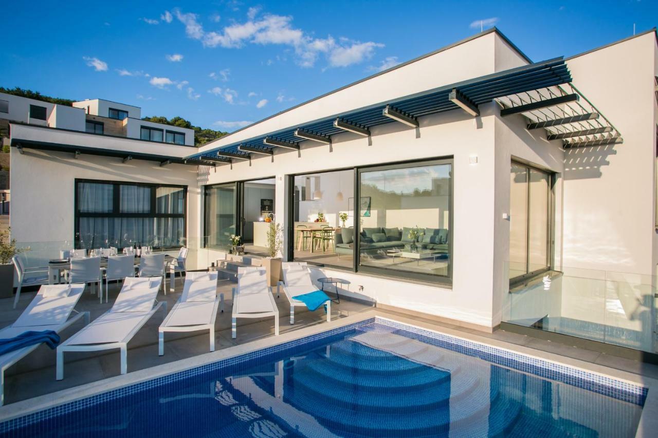 Holiday Home Olive Exclusive - 8 People, Heated Pool, Okrug Gornji, Sea View Trogir Ngoại thất bức ảnh